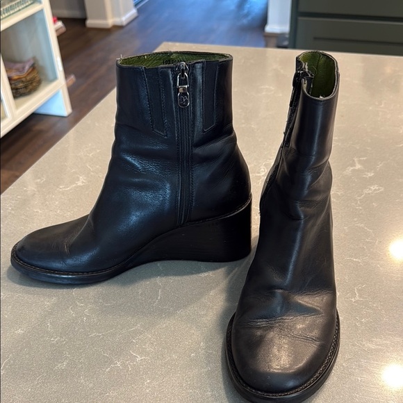 Donald Pliner Black Heeled Boots with Side Zipper and Matte Finish - Picture 1 of 7